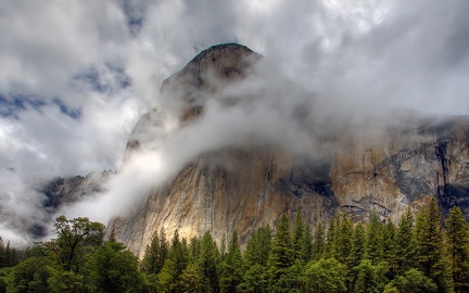 Cliff Yosemite in the clouds