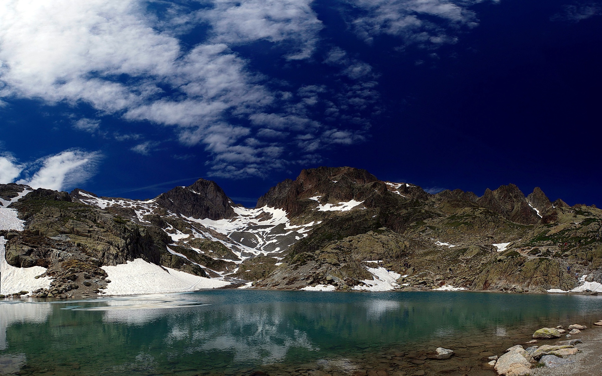 Lac dans les montagnes (5).jpg
