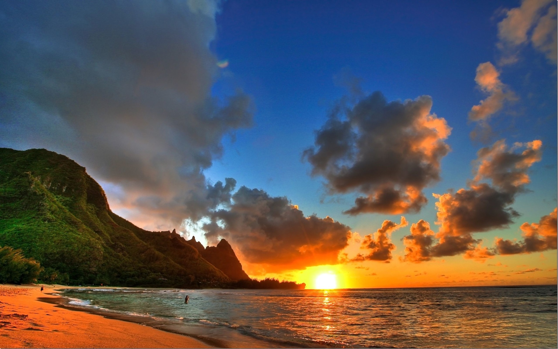 Coucher de soleil plage de Hawaii.jpg
