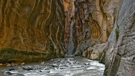 Cours d'eau dans un Canyon