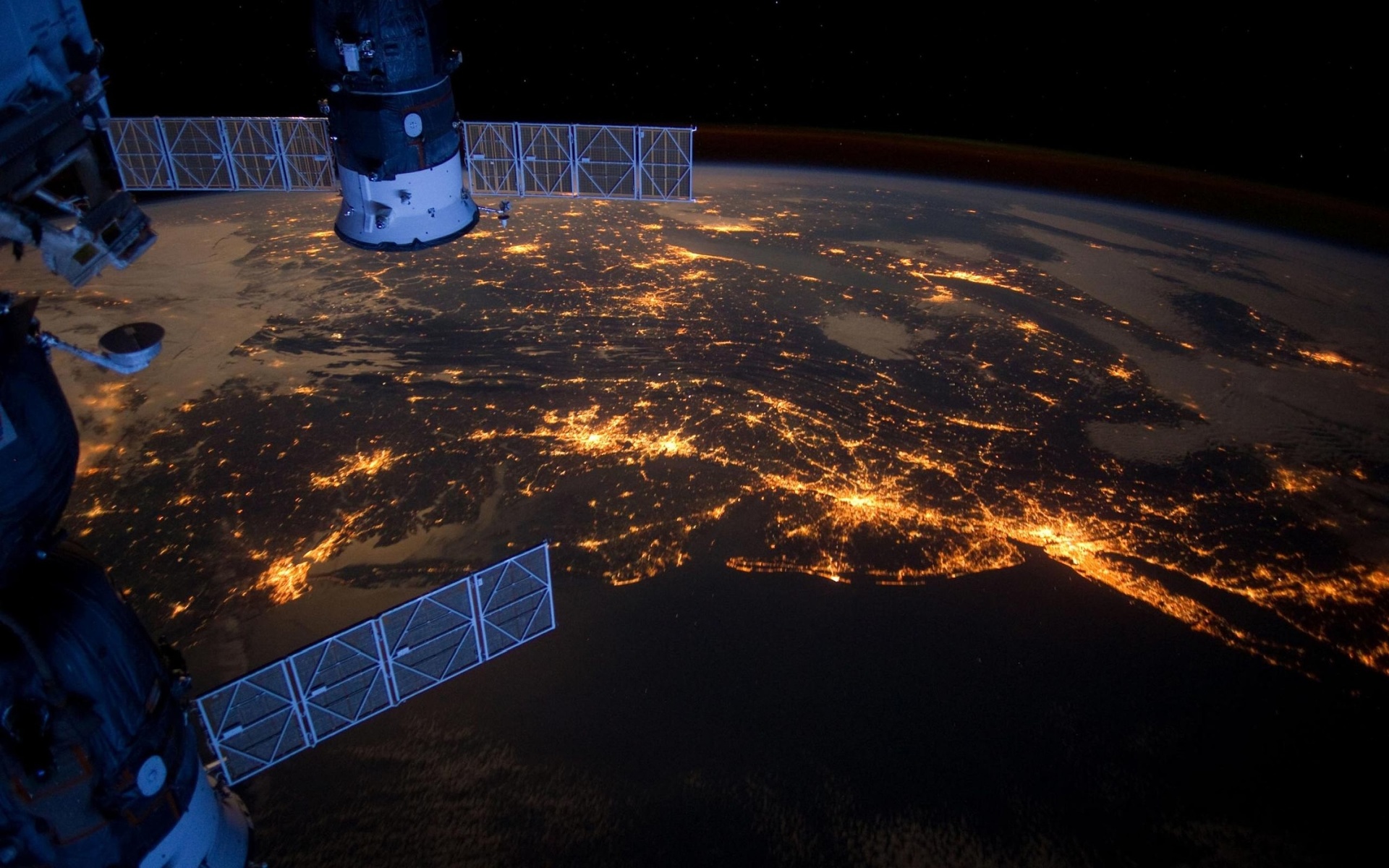 Lumière de la Terre par Satellite.jpg
