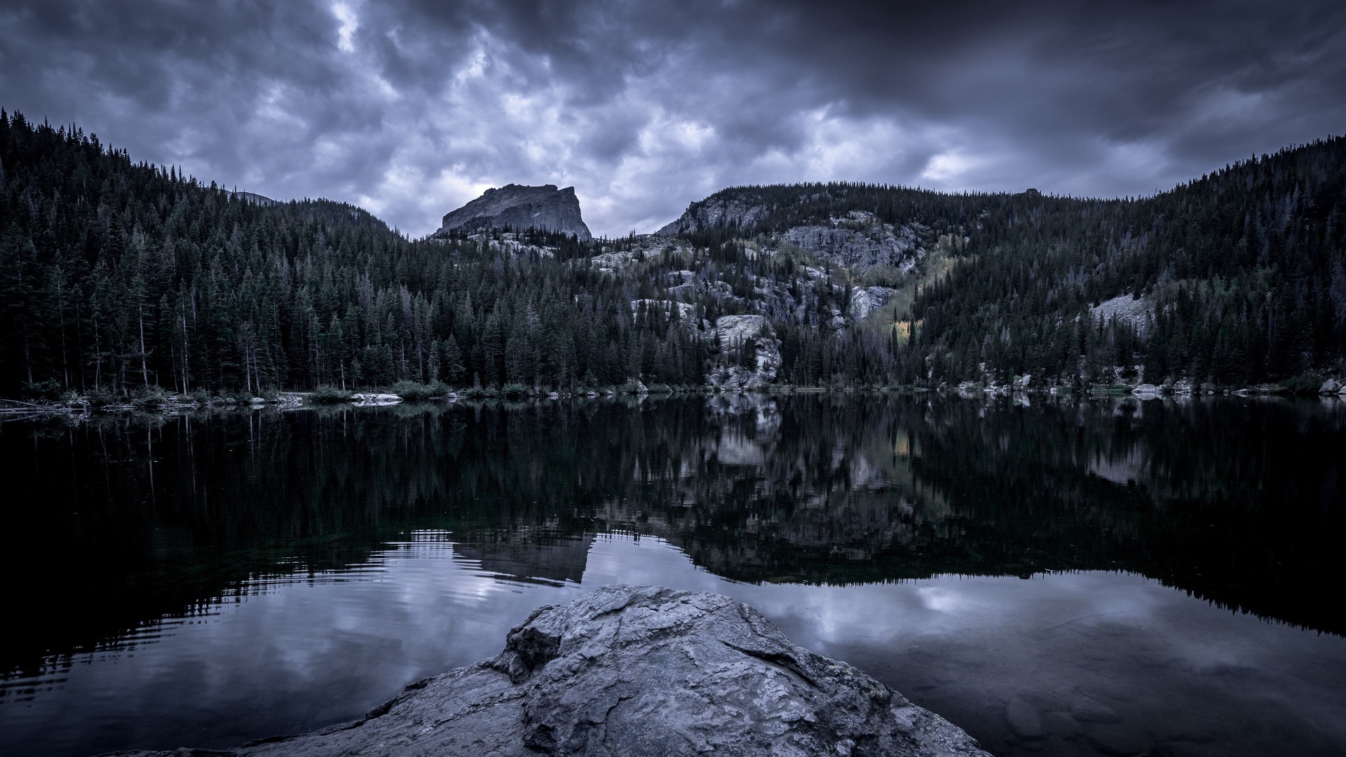 Sombre - lac en montagne.jpg