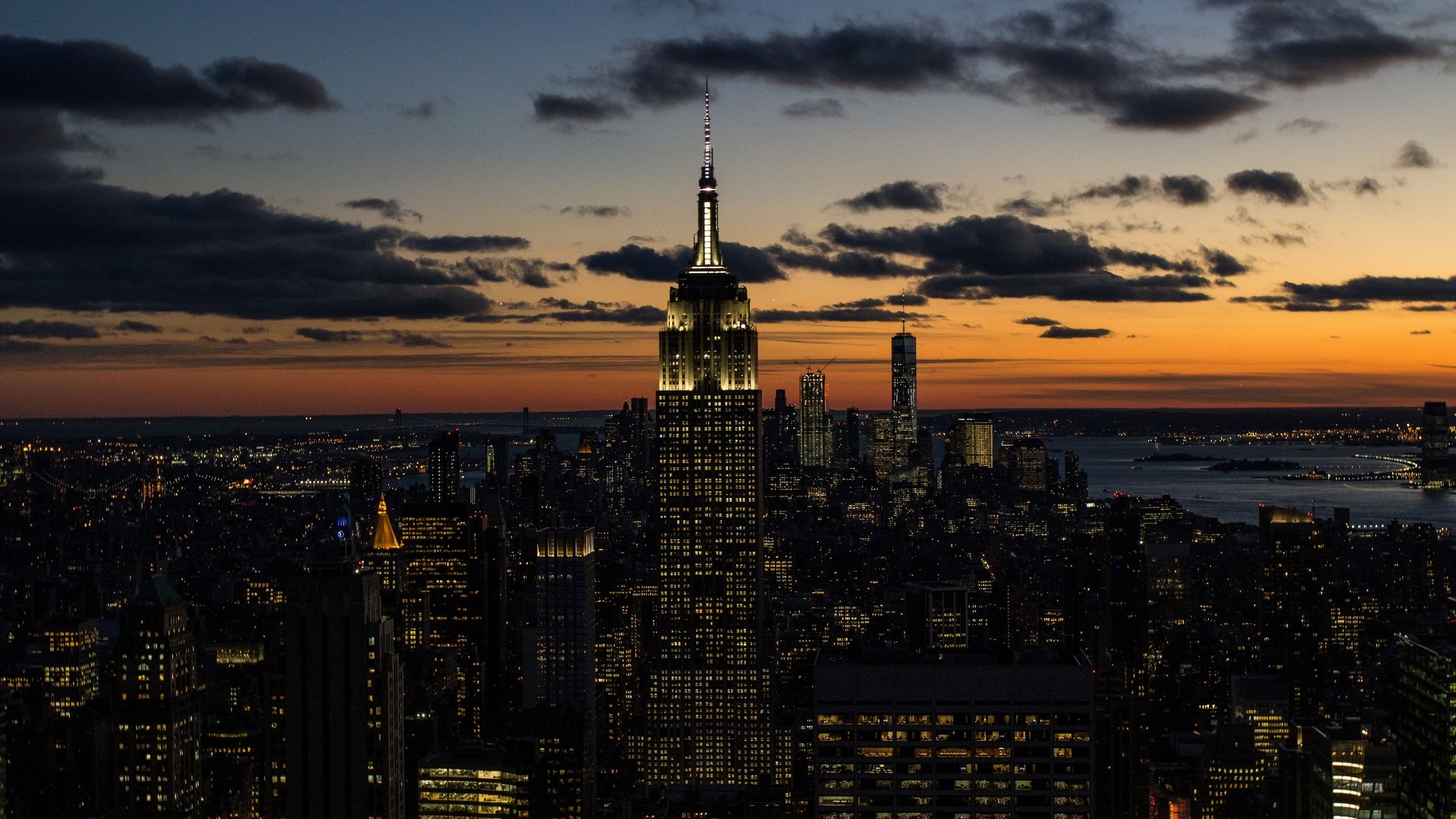 Empire State Building de nuit - New York.jpg