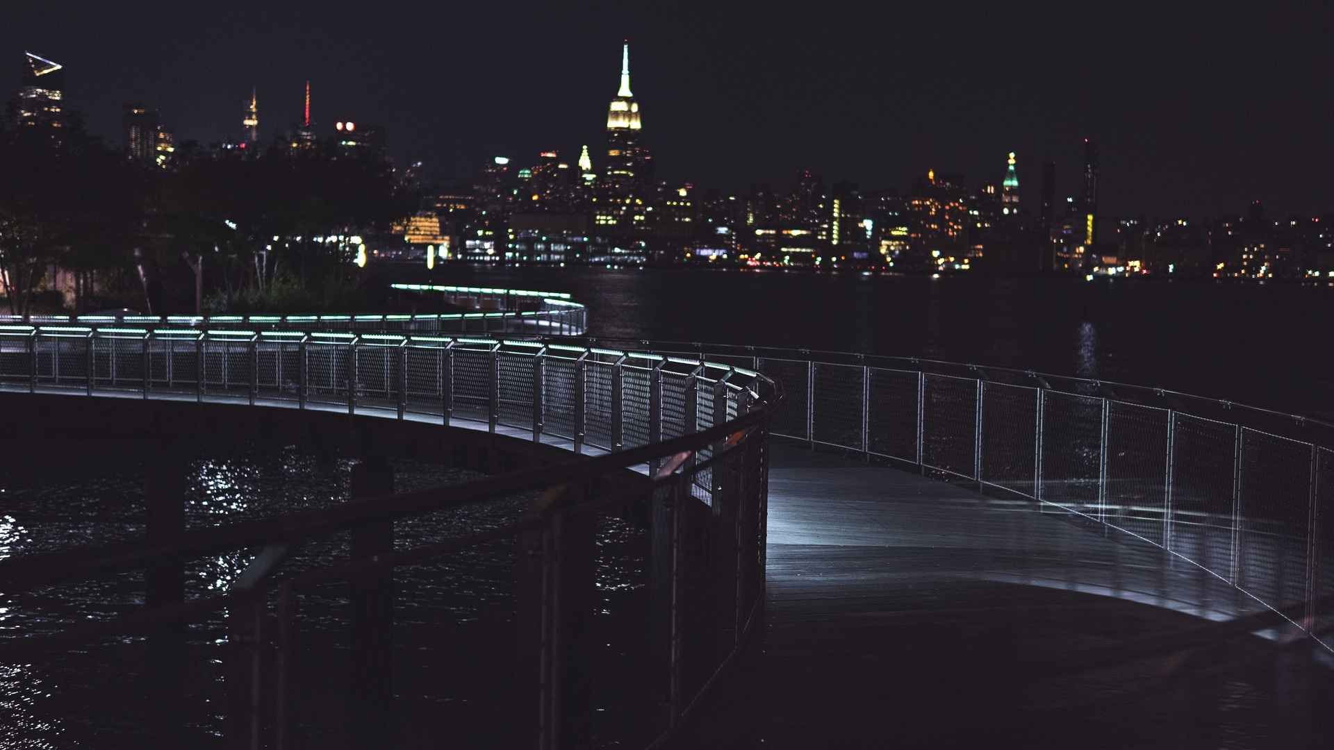 Pont de nuit - Vue sur New York City.jpg