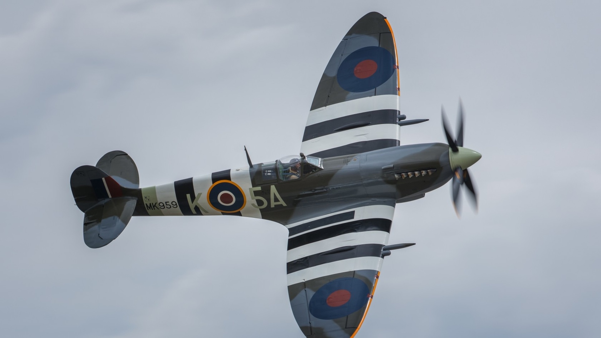 Avion Spitfire - 2ème guerre mondiale.jpg