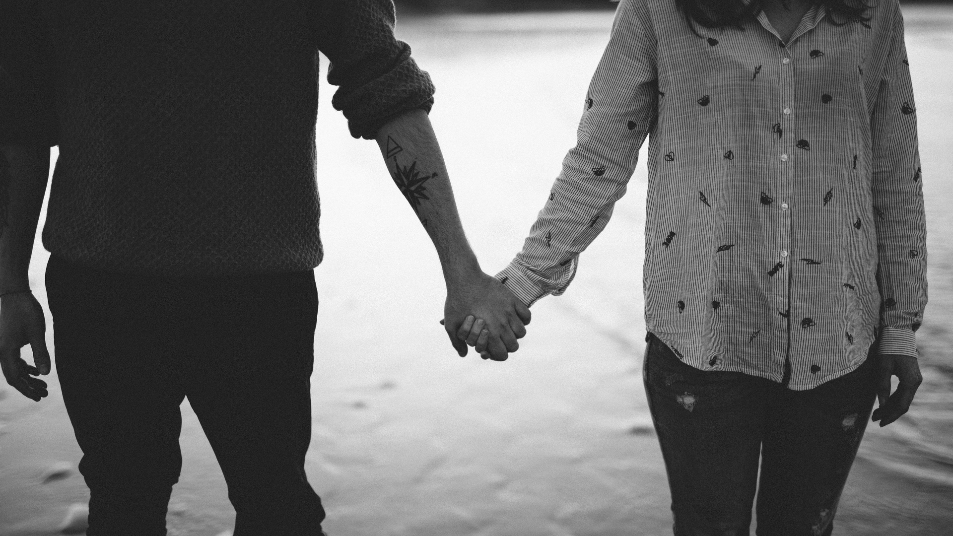 Couple se donne la main.jpg
