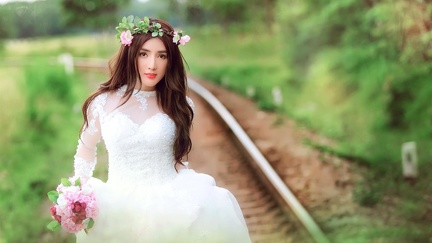 Femme asiatique en tenue de mariée
