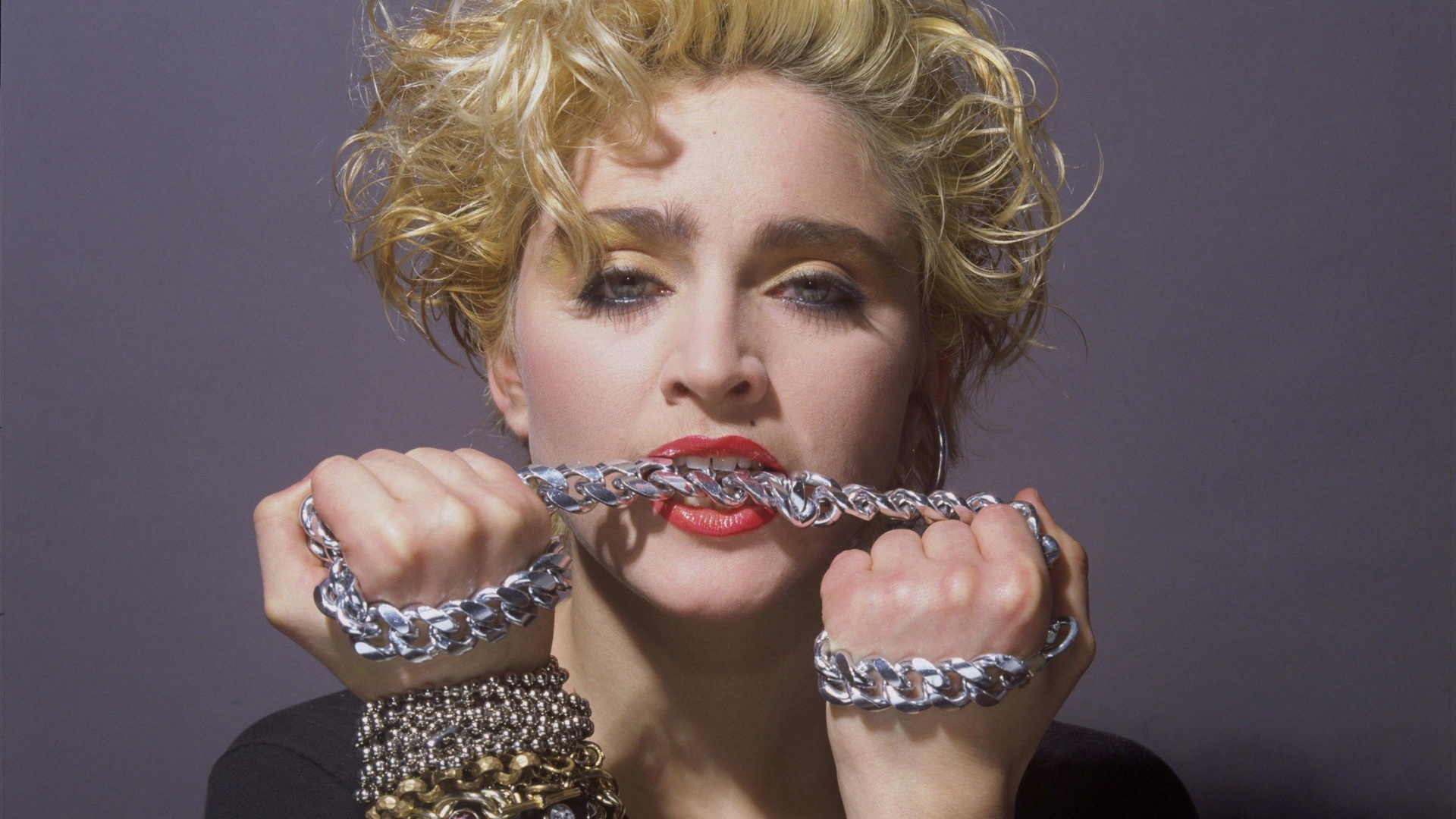 Madonna - wallpaper.jpg