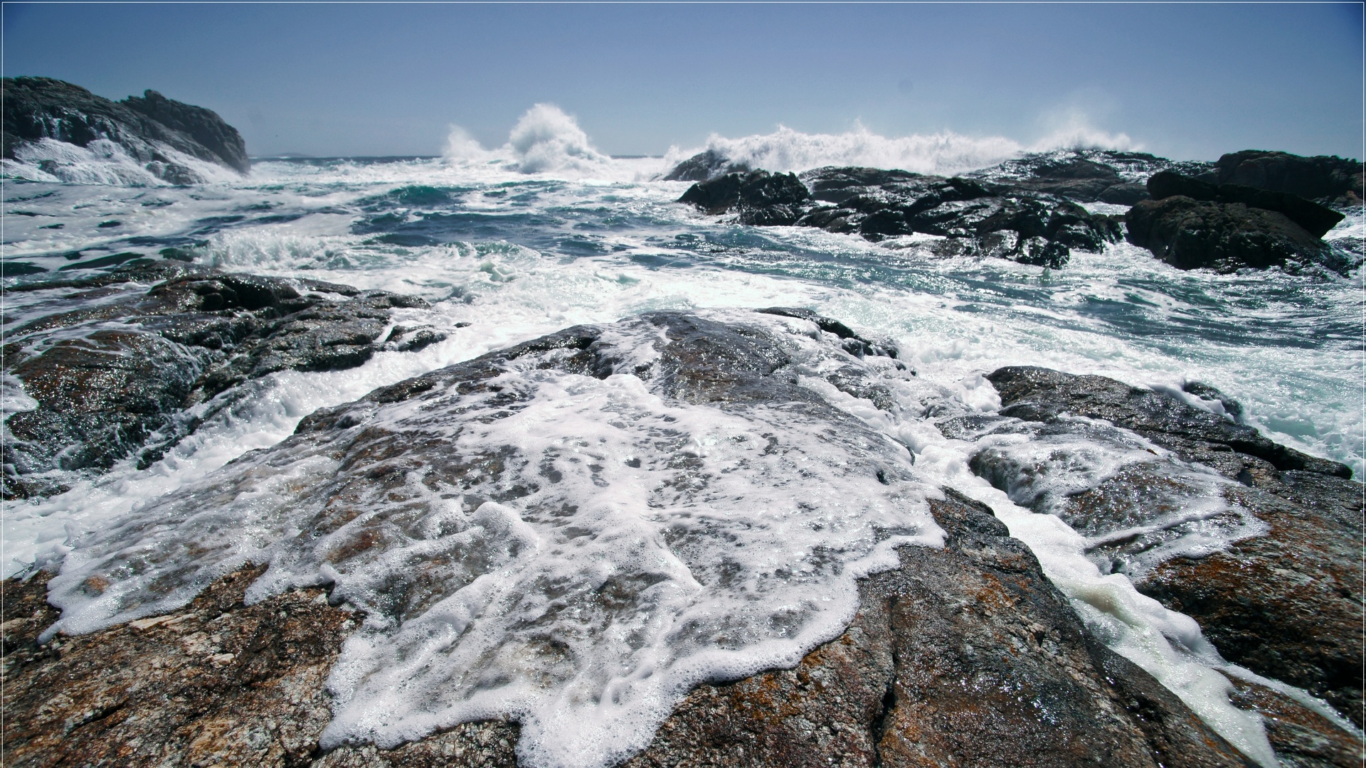 Bord de mer - vagues - rochers.jpg