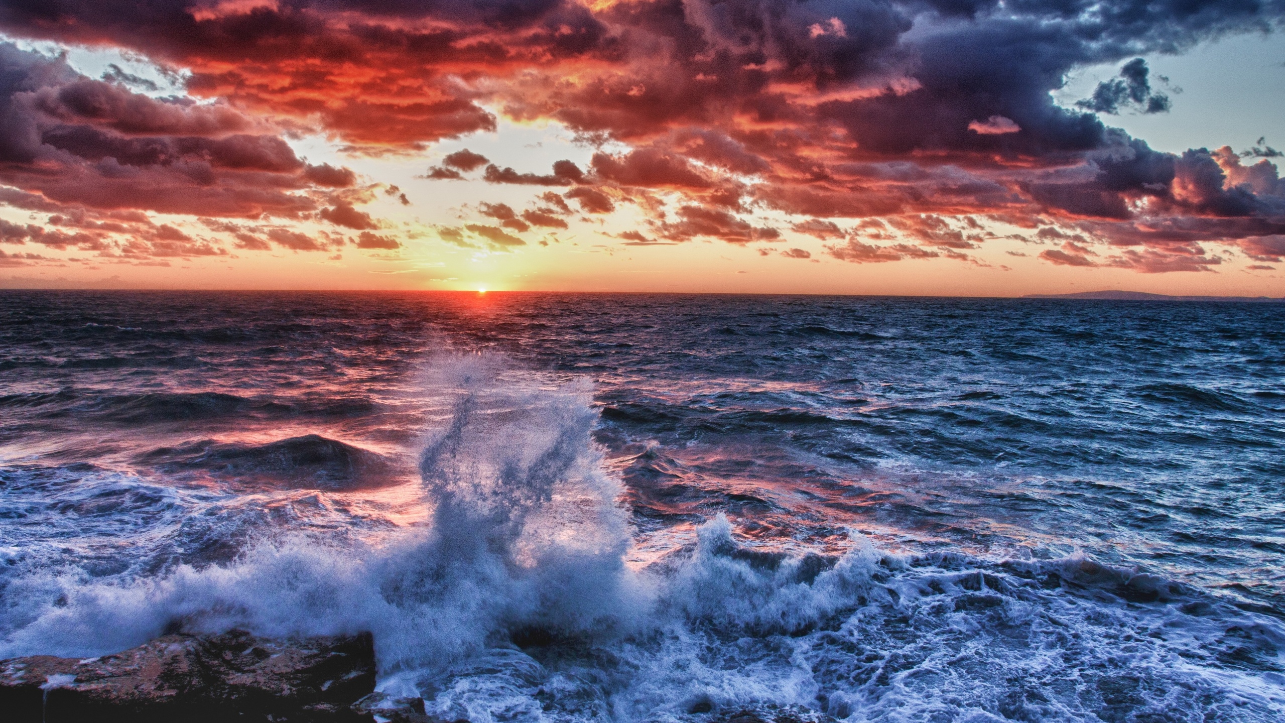 coucher de soleil - vagues - bord de mer