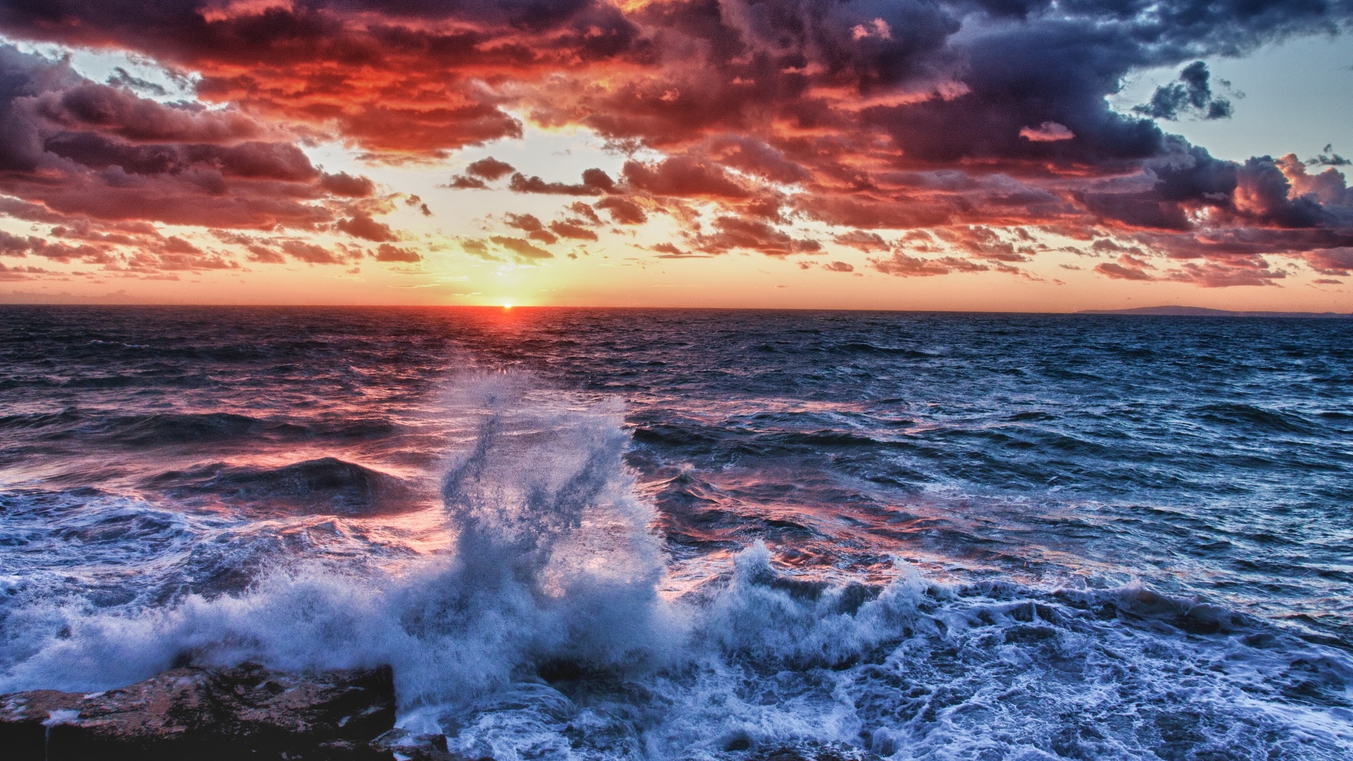 coucher de soleil - vagues - bord de mer.jpg