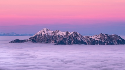 Montagnes au-dessus des nuages - Alpes