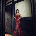 Femme asiatique - robe rouge