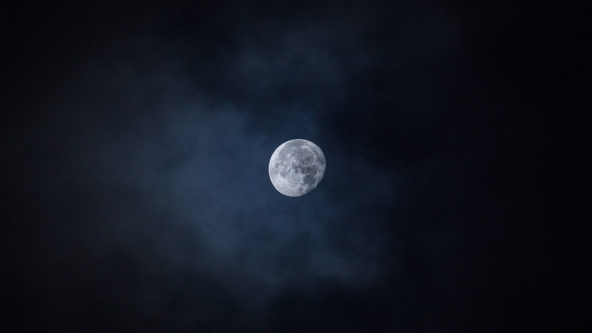 Photographie de la lune en 4K.jpg