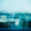 Gouttes de pluie sur la fenêtre - 4K