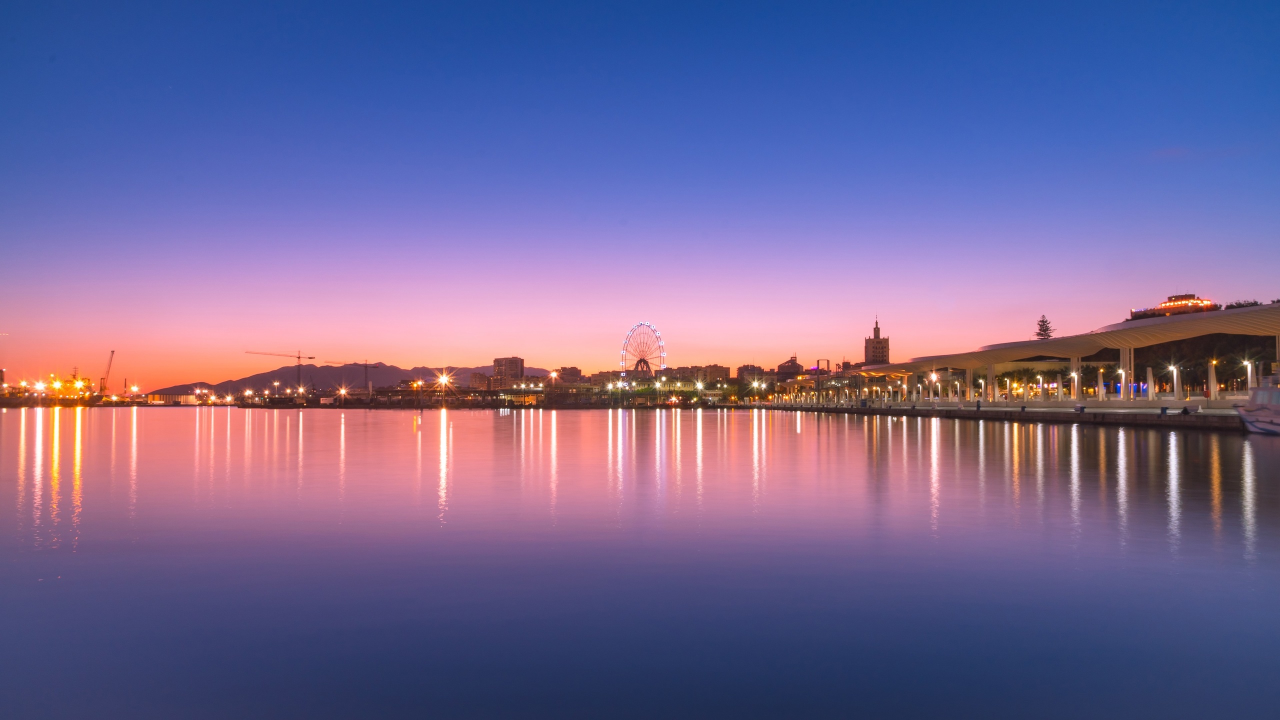 Malaga - vue sur le port - coucher de soleil