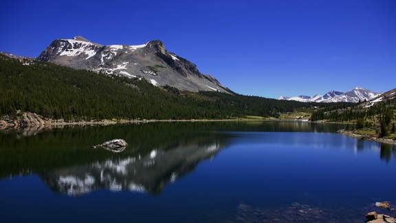 Lac dans les montagnes (6)