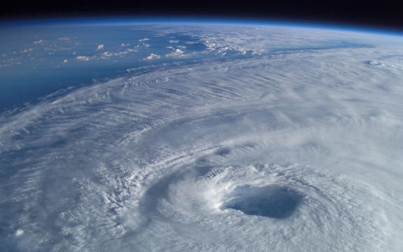 Oeil du cyclone - photo par satellite