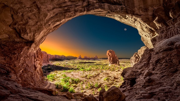 Grotte désert - coucher de soleil