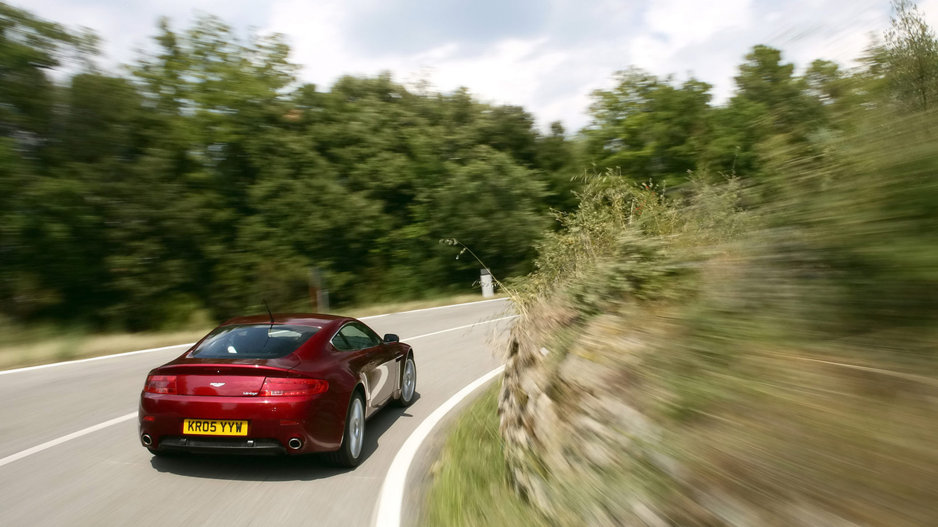 Aston Martin - HD Wallpaper (3)
