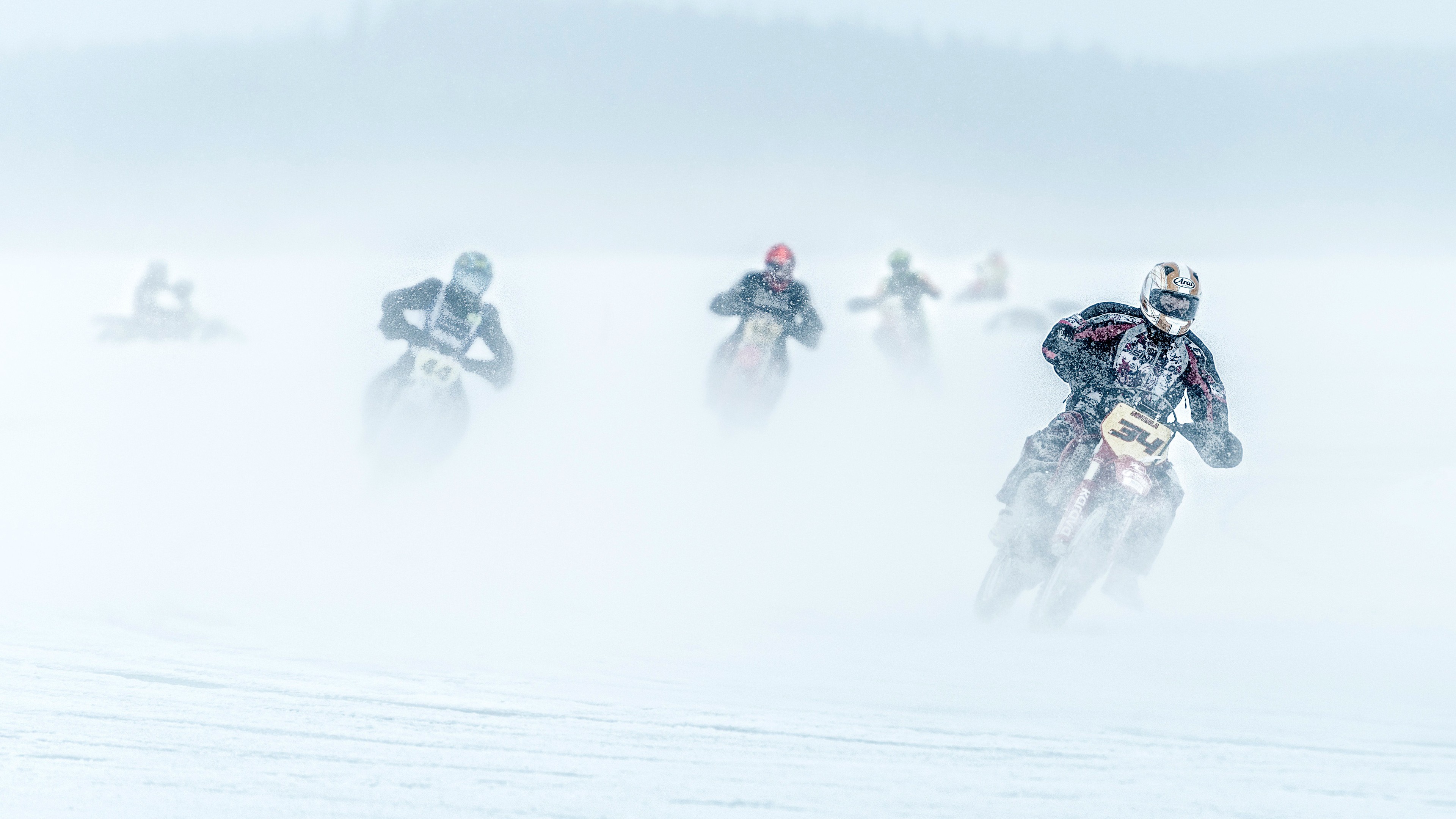 Course de motos cross dans la neige.jpg